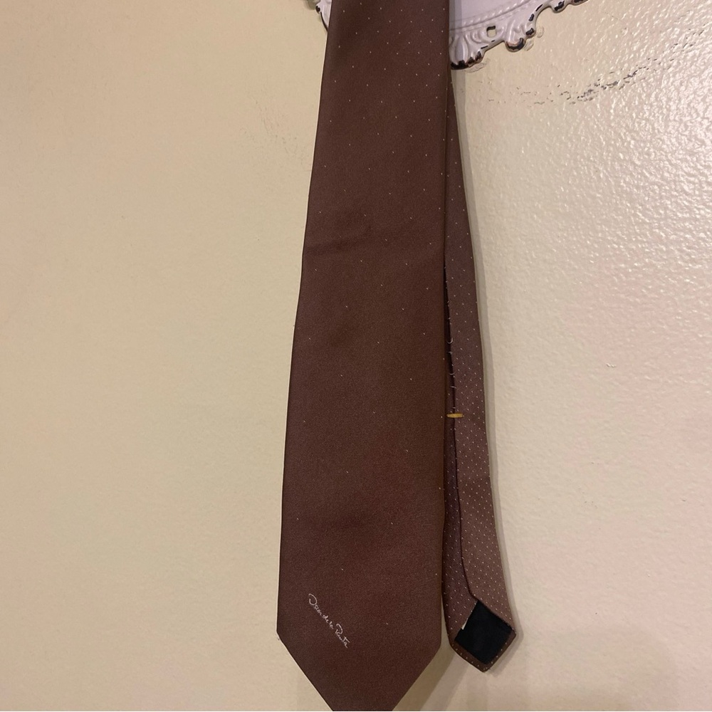 Mens Oscar de la renta brown statin neck tie.